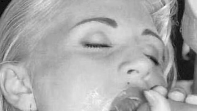 Busty rám nắng set chich nhau nữ tính Charley Chase Capri Cavalli ngón tay trong một nhà máy